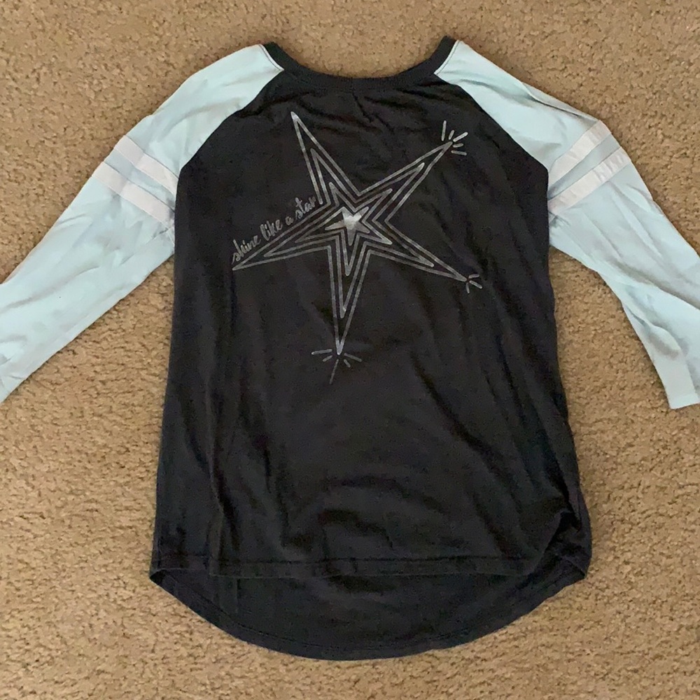 Grey quarter sleeve with silver star